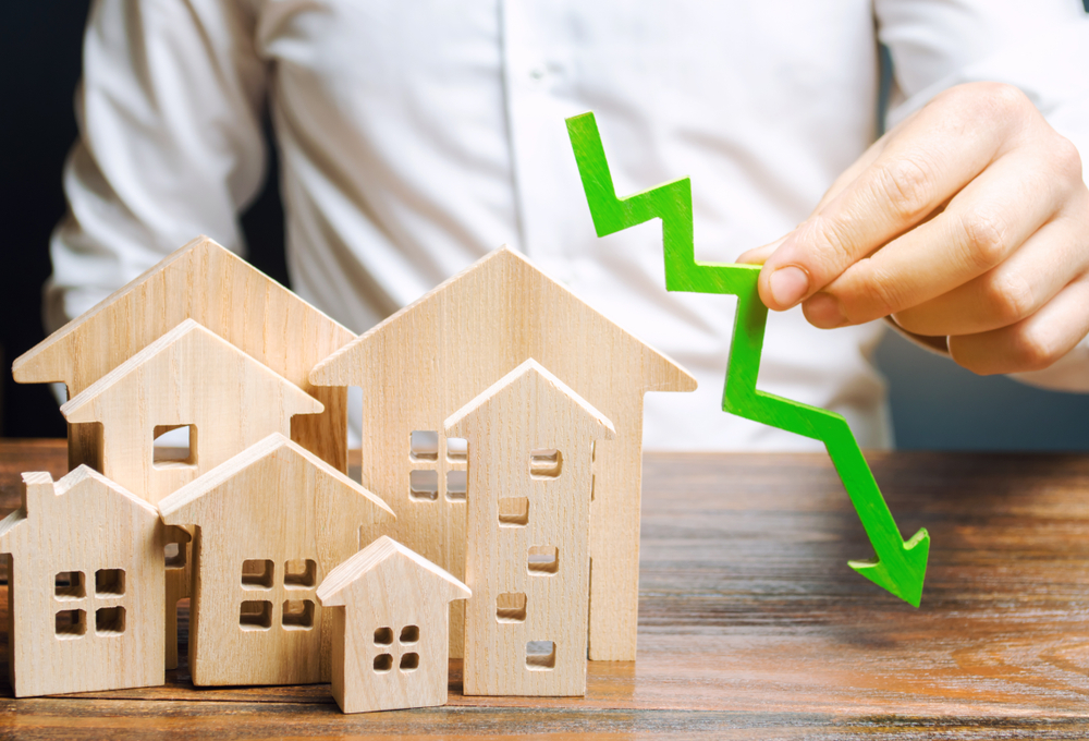 UK House Prices Fall at Fastest Rate Since 2009 as Buyers Struggle to Afford Mortgages